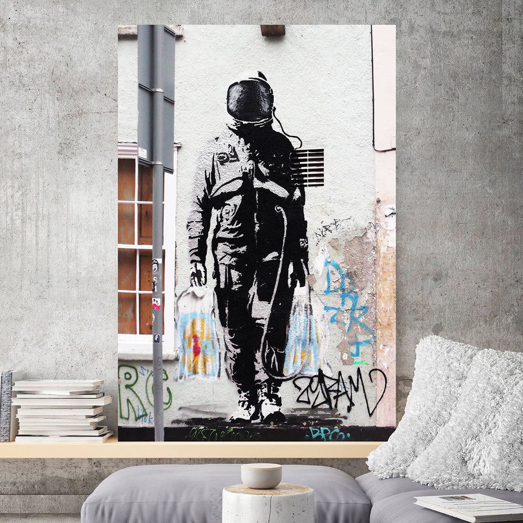 Banksy Astronaut Shopping, Street Art